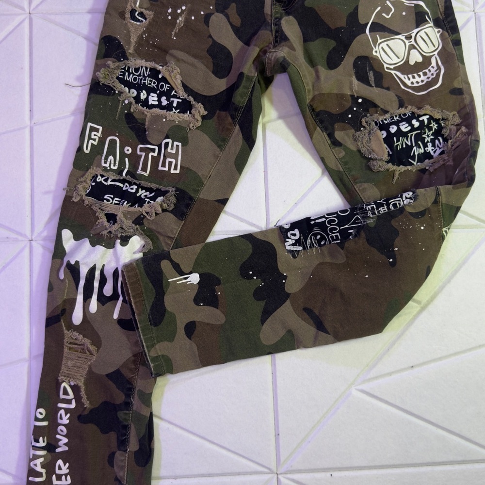 Smoke Rise Men’s Camo Graffiti Distressed Jeans - Size 30x32 - Streetwear Punk